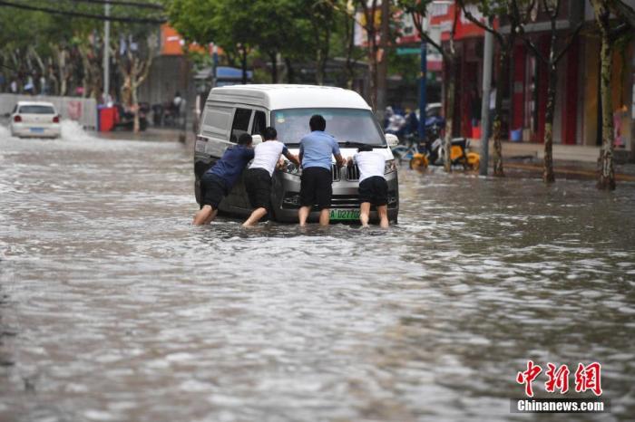 暴雨最新，如何应对暴雨天气及其影响