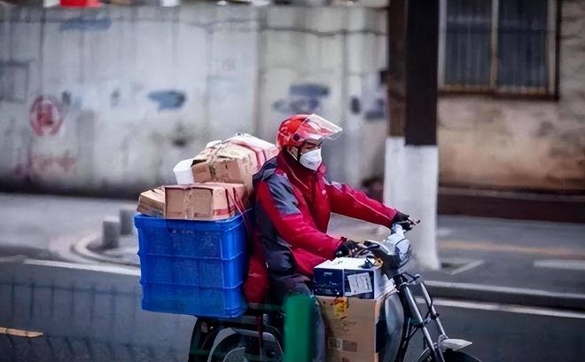 长子县快递员风采，新时代物流英雄的故事